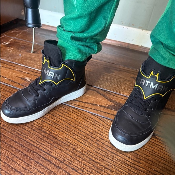 H&M Batman Black High Top Sneakers with Velcro Closure - Picture 10 of 13